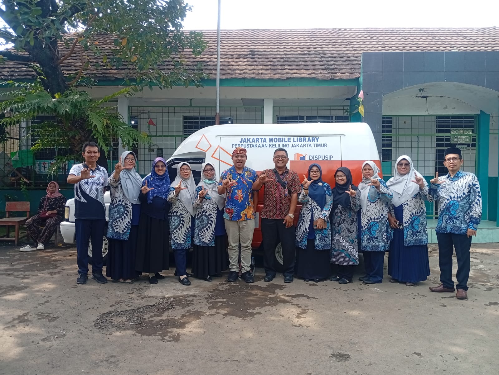 Wisata LiterAsyik Ke SDI Cililitan II